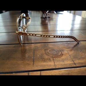 Metal 100%
ID de la Marca: GG61016135

lentes de sol con armazón redonda